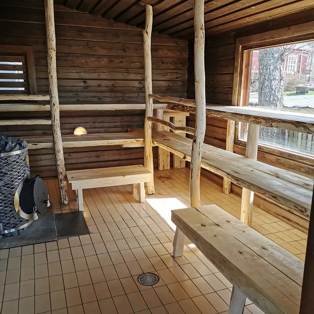 Sauna hirsilauteilla